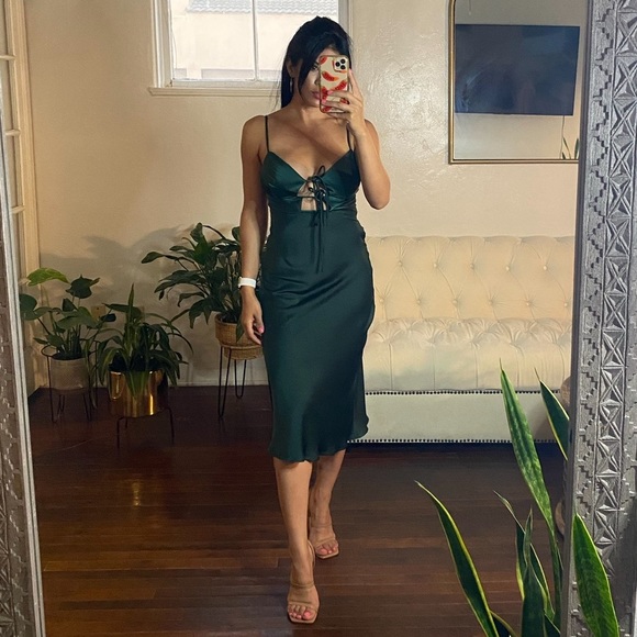 Dresses & Skirts - Forest green midi dress